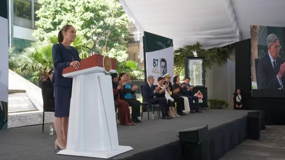Presidenta firma decreto para expedir leyes secundarias en materia energética