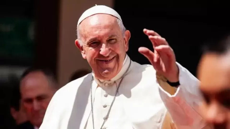 Ha muerto el Papa. ¡Viva el Papa! ¿Negro?