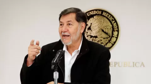 Deben respetarse los derechos humanos de los migrantes; gravar las remesas violentaría acuerdos: Fernández Noroña