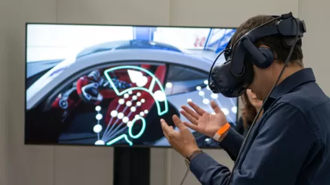 Adiós al Smartphone: La Visión de Mark Zuckerberg para una Década Dominada por Gafas Inteligentes y Pulseras Neuronales