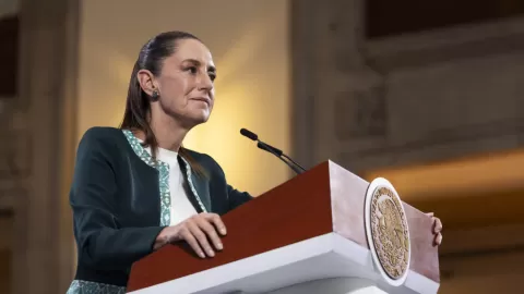 Mañanera 26 Nov: Sheinbaum Critica a Oposición por Denuncias en el Extranjero
