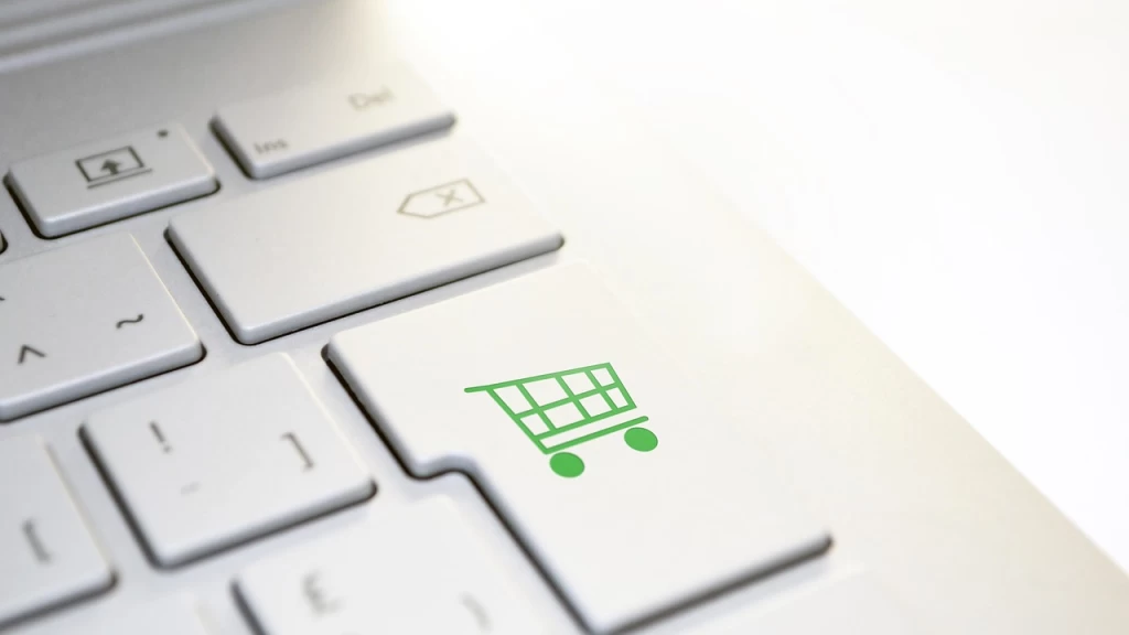 Cyber Monday 2025: Amazon y Mercado Libre Afianzan Liderazgo en el E-commerce Global y Regional