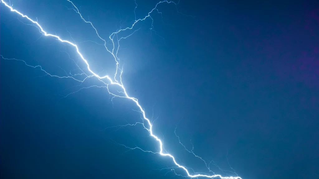 Desentrañando el Misterio del Rayo: Modelos Matemáticos Revelan Secretos Antes de la Tormenta Eléctrica