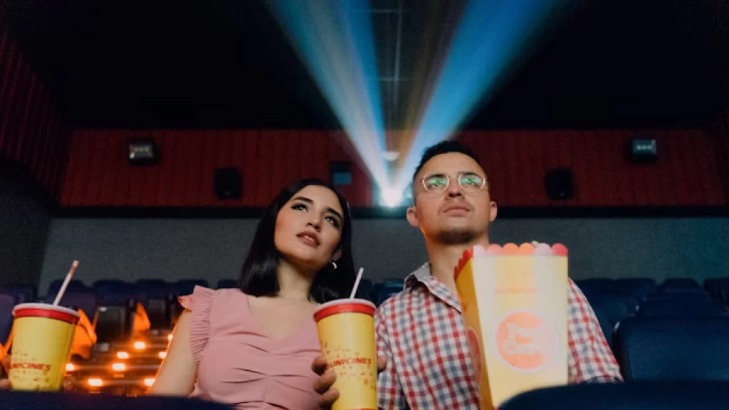 Estrenos de Cine: 12 de Diciembre de 2025 – Cine de Autor, Thrillers y Clásicos Navideños Regresan a la Cartelera