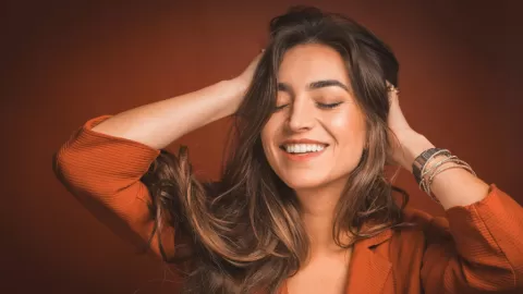 Peinados 2026: Las 7 Tendencias Clave que Redefinirán tu Estilo, del 'Glass Bob' a la Raya Lateral