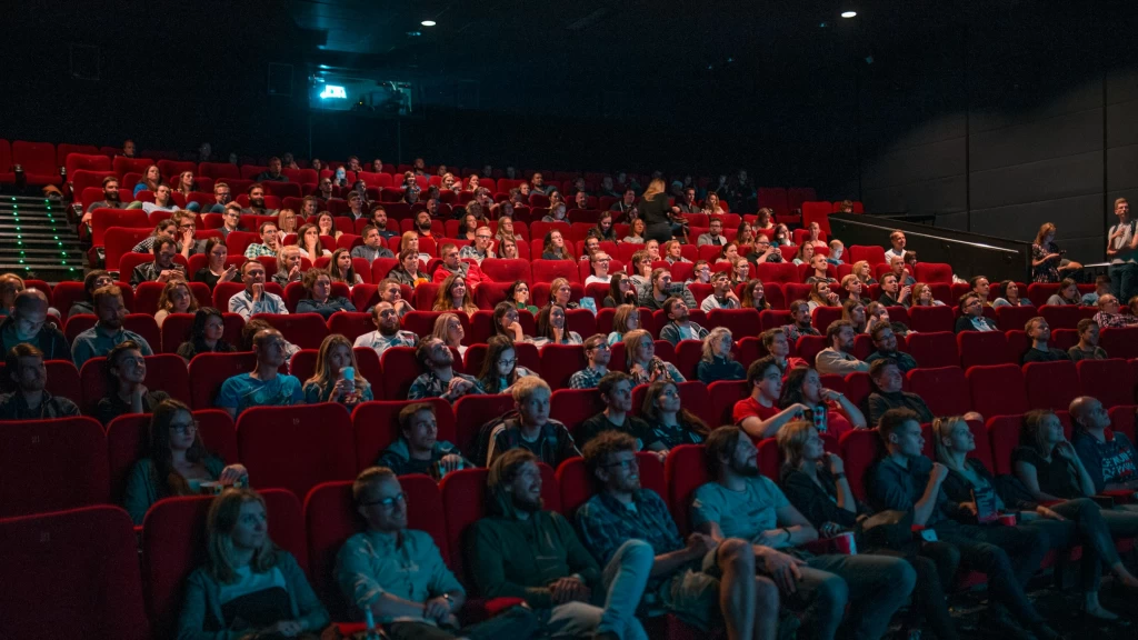 Estrenos de Cine 2026: 'Aída y Vuelta', 'Marty Supreme' de Josh Safdie y los Titanes que Marcarán la Cartelera del Año Nuevo