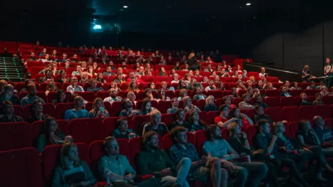 Estrenos de Cine 2026: 'Aída y Vuelta', 'Marty Supreme' de Josh Safdie y los Titanes que Marcarán la Cartelera del Año Nuevo