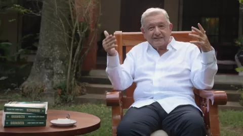 AMLO Tilda Intervención en Venezuela de "Tiranía Mundial" y Refuerza Apoyo a Sheinbaum: Un Análisis Crítico de la Geopolítica Regional y la Defensa de la Soberanía