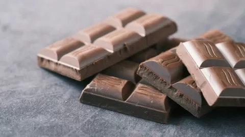 Avance Científico: La Teobromina del Chocolate Negro Podría Retrasar el Envejecimiento Biológico