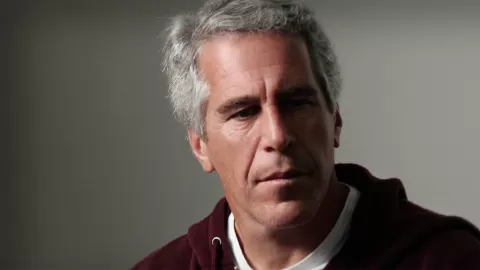 Escándalo Epstein sacude la política británica: Keir Starmer se aferra al cargo mientras el rey Carlos III ofrece colaboración policial en caso Príncipe Andrés