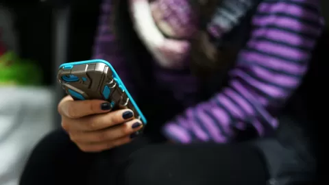 Europa Inicia Estrategia para Limitar el Acceso de Menores a Redes Sociales