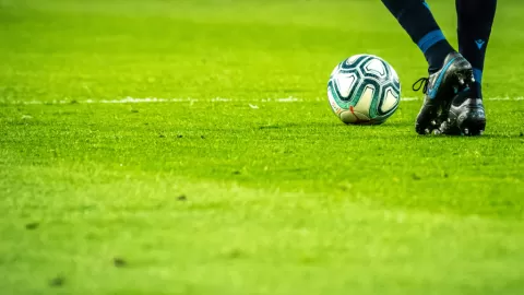 Clásicos Explosivos y Toda la Jornada Mundial: Guía Completa de Fútbol Hoy, 7 de Marzo
