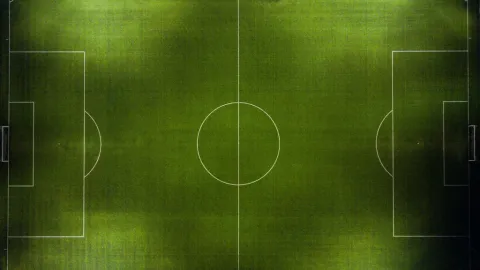 Agenda Futbolística del 16 de Marzo: Gigantes Europeos Toman la Cancha
