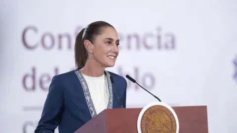 Sheinbaum impulsará 'Plan B' electoral: Reducción de privilegios y 4 mil millones de pesos para obras en estados y municipios