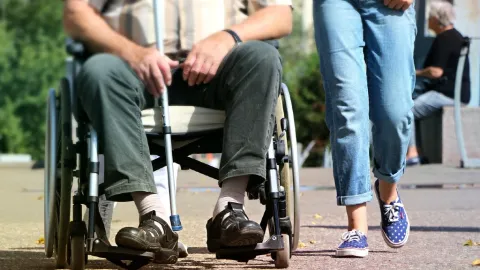 Crisis en Seguros Médicos: Mayores de 65 Años Impulsan el 40% de Siniestros y Disparan Costos; Congreso Busca Freno a Alzas Abusivas