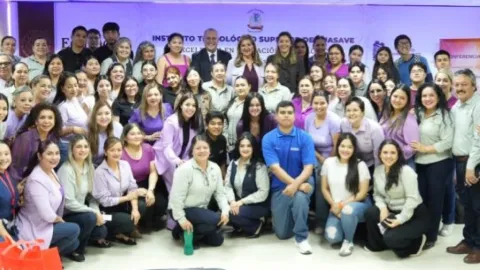 Diputada Tere Guerra imparte conferencia por el Día Internacional de las Mujeres a estudiantado de Guasave