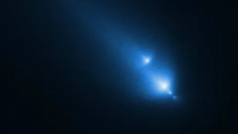 NASA Capta Desintegración Inédita de Cometa K1 en Tiempo Real con el Hubble