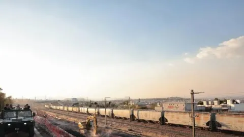 Descubrimiento Arqueológico: Vestigios Prehispánicos Emergentes en Obras del Tren México-Querétaro Reconfiguran la Historia Regional
