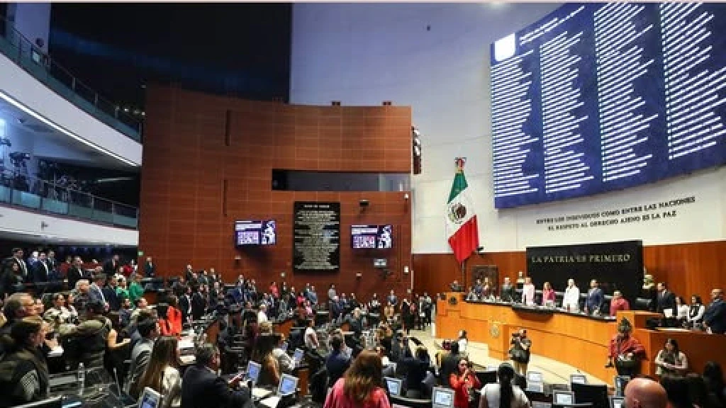 Senado de México Aprueba 'Plan B' de Reforma Electoral: Austeridad Histórica y Revocación de Mandato sin Cambios