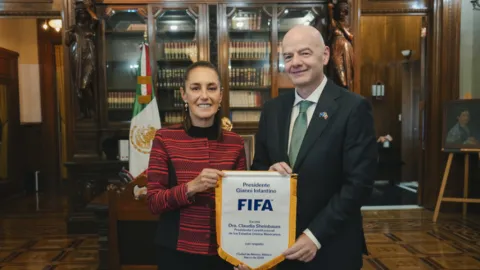 Todo va a salir maravilloso; la inauguración del Mundial será histórica: Presidenta tras reunión con Presidente de la FIFA, Gianni Infantino