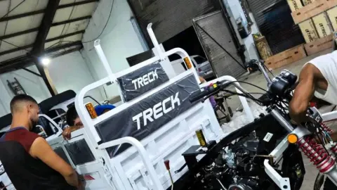 Havana se Electrifica: Triciclos y Motos Desplazan a la Gasolina Ante Aguda Crisis Energética