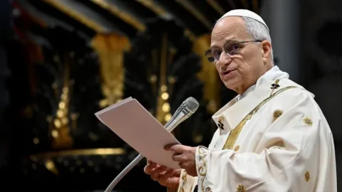 Papa León XIV Implora Paz y Llama a Combatir la Indiferencia ante la Violencia en Mensaje de Pascua desde el Vaticano