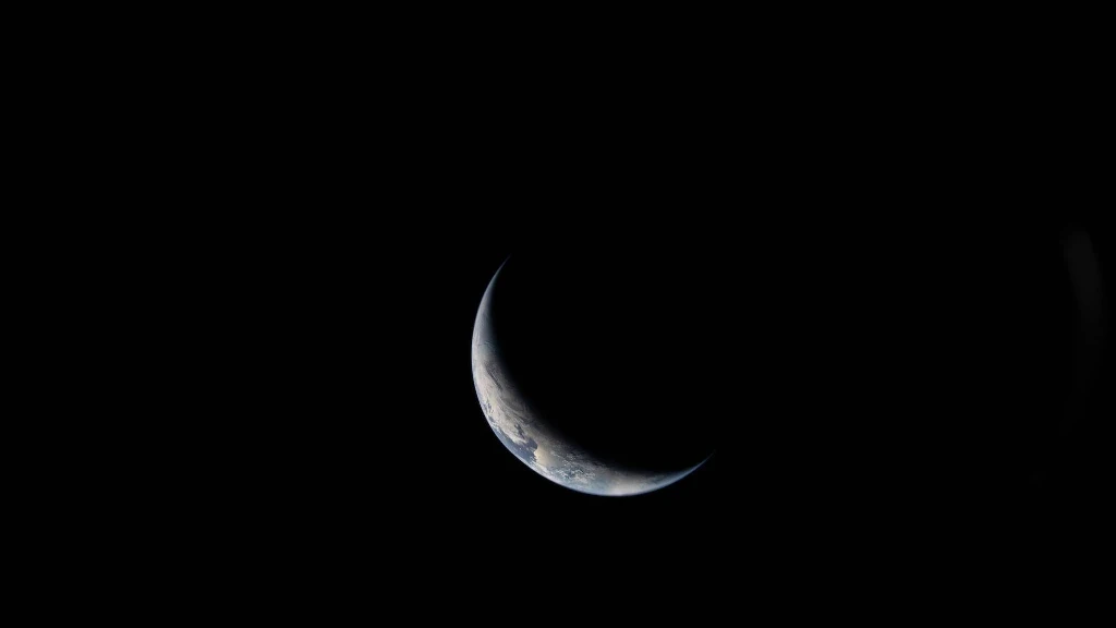 Artemis II: Astronautas Revelan Vistas Inéditas del Lado Oculto Lunar y Rompen Récord a Bordo de Orión