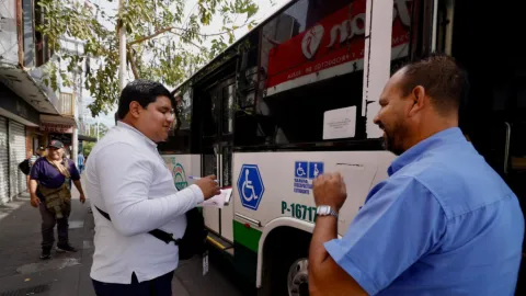 Realizan inspectores operativo de verificación de unidades de transporte urbano, para mejorar el servicio