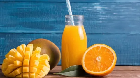 Para jugo, agua o ensaladas; Profeco comparte precios mínimos y máximos del mango y la naranja