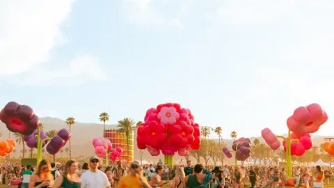 Coachella 2026: Karol G, Justin Bieber y Sabrina Carpenter Lideran un Festival con Hito Latino y un Regreso Estelar