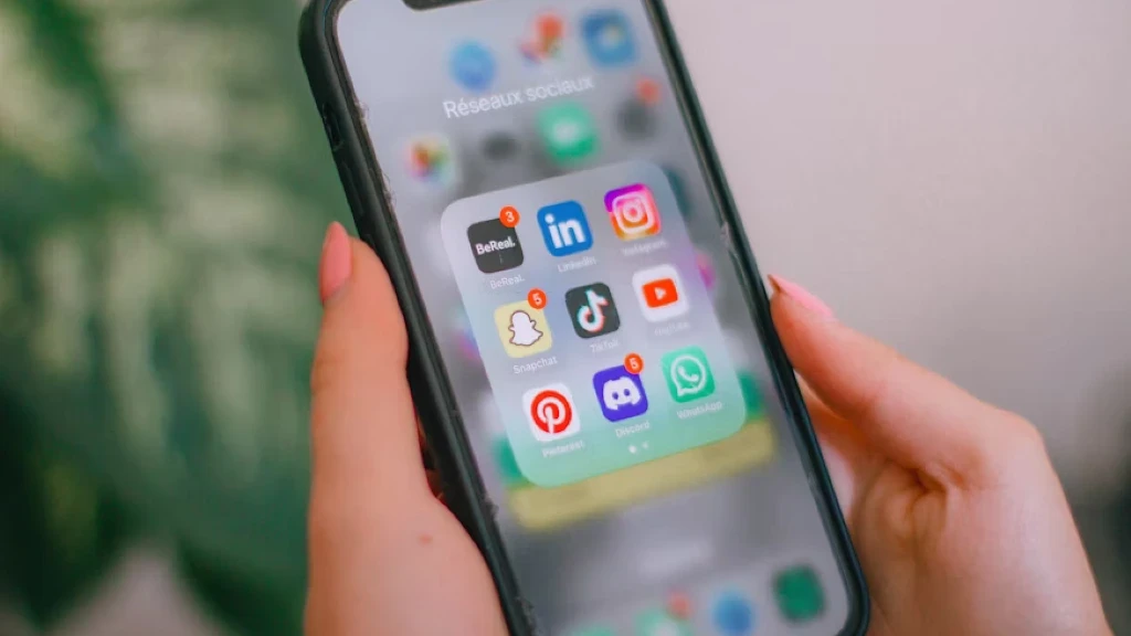 México: ¡Adiós a las llamadas! El Consumo de Internet se Dispara un 13.4% Mientras SMS y Voz Caen Drásticamente