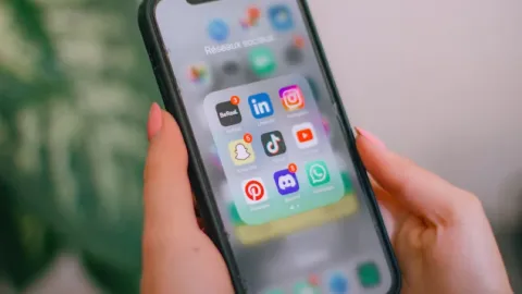 México: ¡Adiós a las llamadas! El Consumo de Internet se Dispara un 13.4% Mientras SMS y Voz Caen Drásticamente