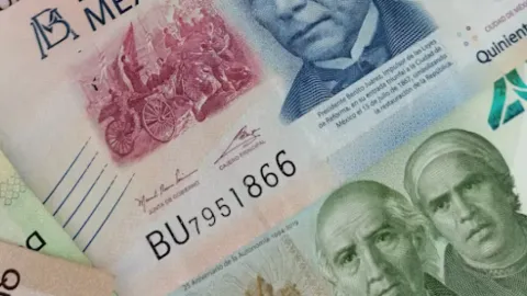 Peso Mexicano Alcanza su Mejor Semana en un Año: Optimismo Mundial y Repunte Industrial Impulsan su Fortaleza