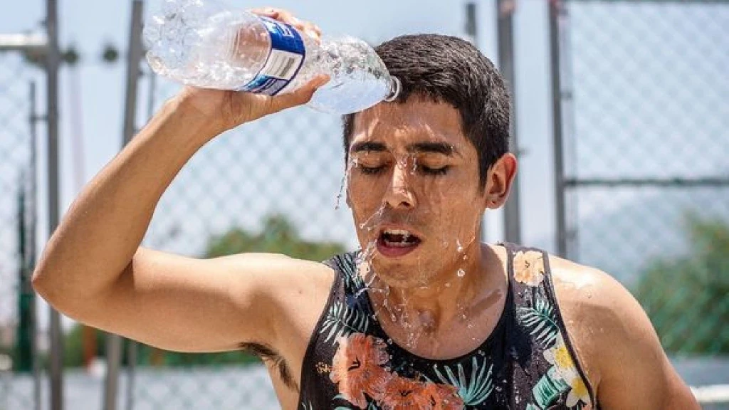 México Enfrenta Cifras Alarmantes: 102 Casos de Deshidratación y Golpes de Calor, con Dos Defunciones en el Primer Trimestre de 2026