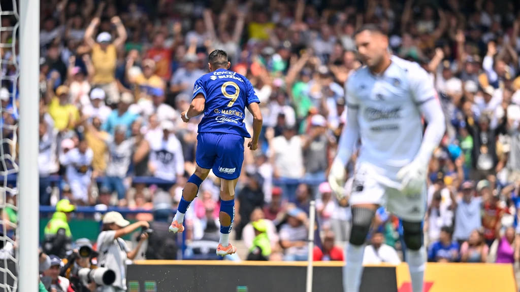 ¡Pumas Ruge en CU! Victoria 3-1 ante Mazatlán Asegura Liguilla y Aviva Polémica Arbitral en Emocionante Jornada 14