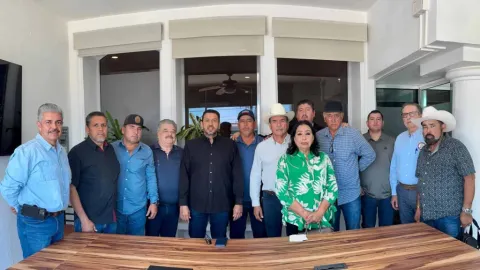 Aceptan dirigentes agrícolas retirarse de casetas de peaje; acudirán junto con el Gobernador a reunión a la Ciudad de México