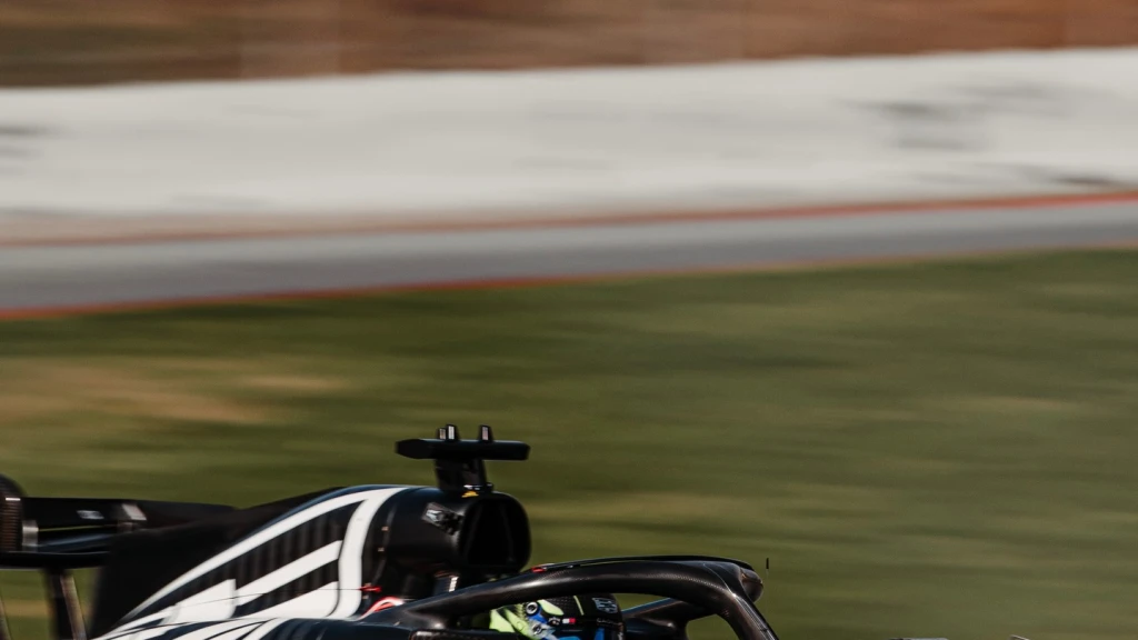 Fórmula 1 2026: La Regla 'AUDO' Revoluciona los Motores; ¿Un Impulso para Checo Pérez y Cadillac?
