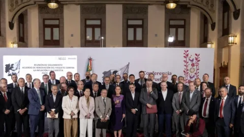 Presidenta Claudia Sheinbaum acuerda con empresarios renovación del Pacic para mantener la canasta básica en 910 pesos