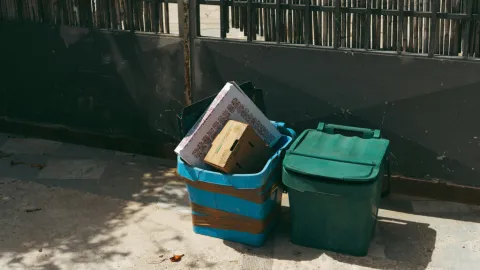 Tu Basura: La Puerta Abierta al Robo de Datos y el Riesgo para Tu Seguridad Doméstica