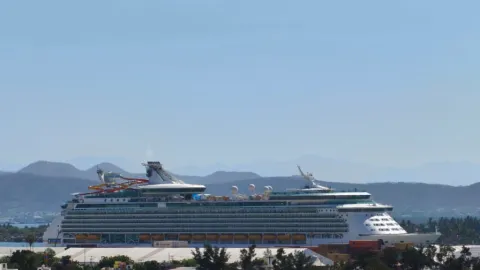 Recibe Mazatlán al crucero 55 del año