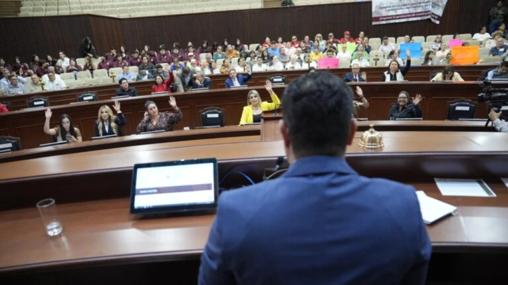 Congreso da lectura a seis nuevas iniciativas; dos, relativas a extinguir la CEAIP
