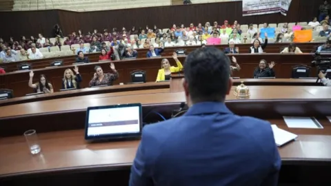 Congreso da lectura a seis nuevas iniciativas; dos, relativas a extinguir la CEAIP