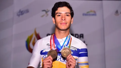 Jesús Jared Zamudio Brilla con Doble Oro en Ciclismo