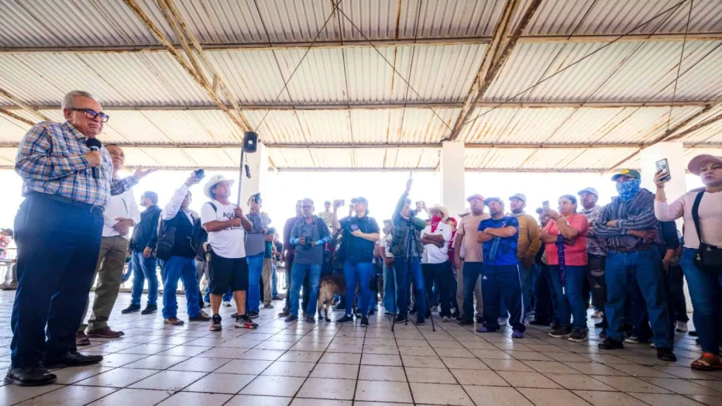 Gobernador Rocha Moya se reunió con miembros de comunidades indígenas de Ahome