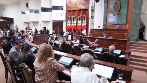Dan lectura a cinco nuevas iniciativa en Sesión del Congreso del Estado