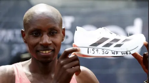 ¡Historia Pura en Londres 2026! Sabastian Sawe Rompe la Barrera de las Dos Horas en el Maratón