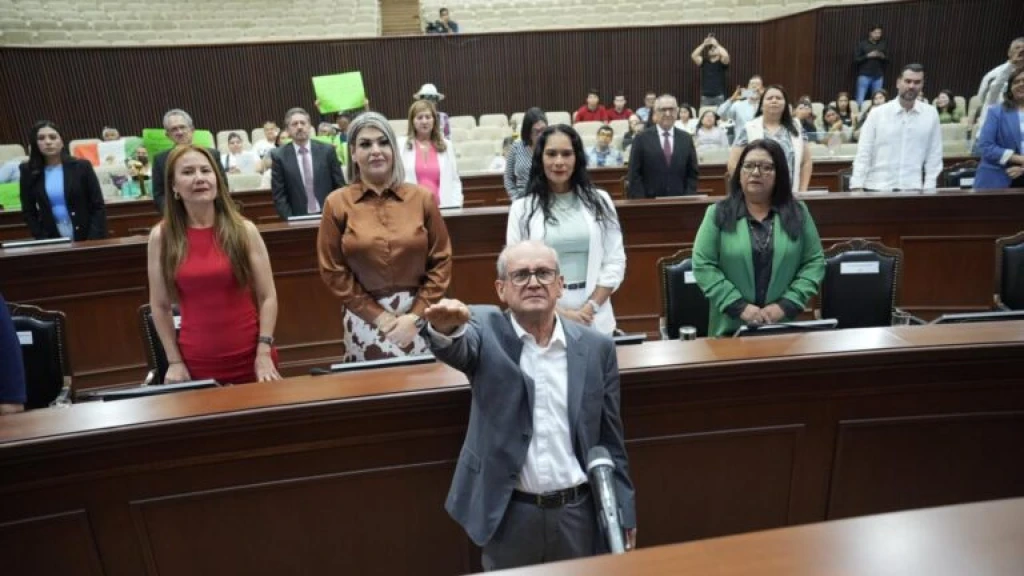 Aprueba Congreso de Sinaloa licencia del diputado Bernardino Antelo y toma protesta a su suplente Lauro Gallardo