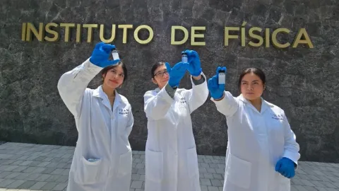 Revolución Médica: Científicas Mexicanas Crean Líquido Simil-Sangre para Ultrasonidos de Precisión Extrema