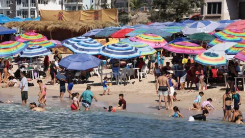 Sinaloa recibe a más de 300,000 visitantes el fin de semana largo