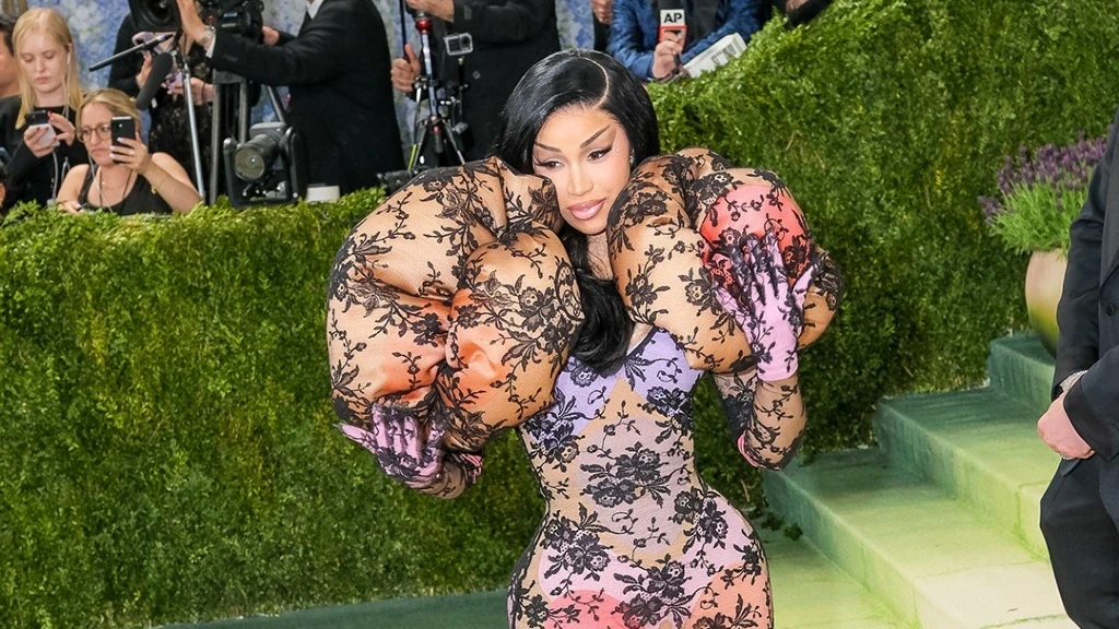 MET Gala 2026: Brillos, Plumas y Elegancia Definen la Alfombra Roja en Nueva York